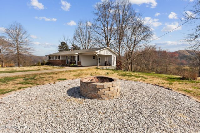 786 Swan Pond Circle Rd, Harriman, TN 37748