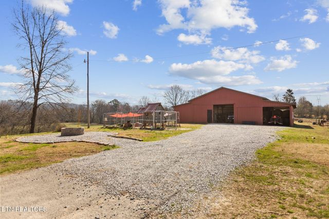 786 Swan Pond Circle Rd, Harriman, TN 37748