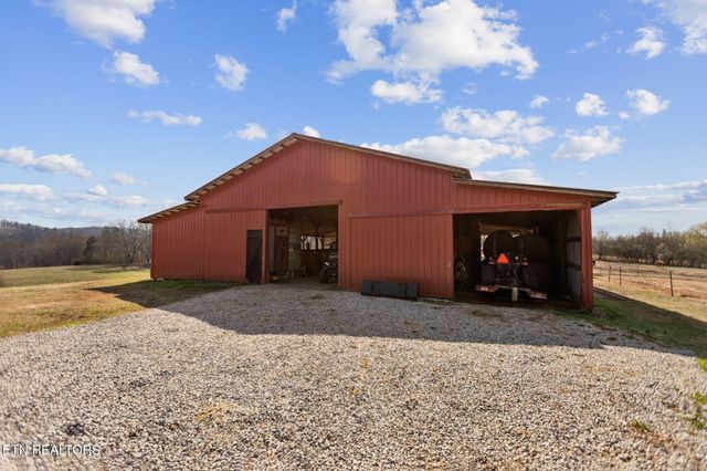 786 Swan Pond Circle Rd, Harriman, TN 37748