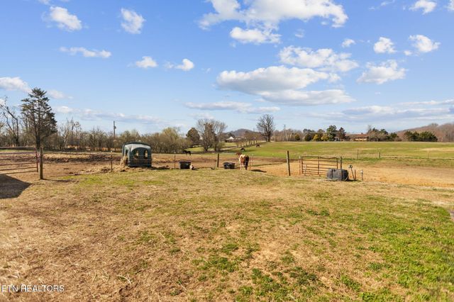 786 Swan Pond Circle Rd, Harriman, TN 37748