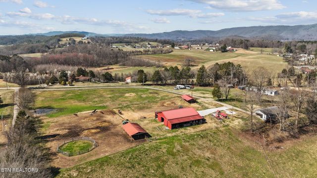 786 Swan Pond Circle Rd, Harriman, TN 37748