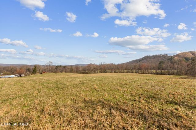 786 Swan Pond Circle Rd, Harriman, TN 37748