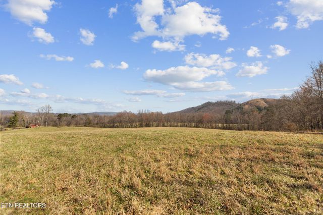 786 Swan Pond Circle Rd, Harriman, TN 37748