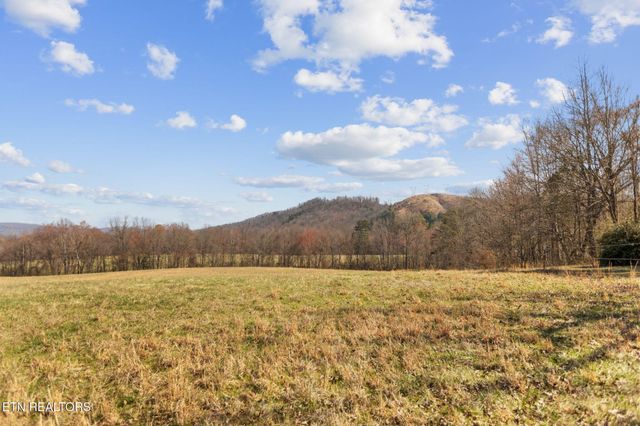 786 Swan Pond Circle Rd, Harriman, TN 37748
