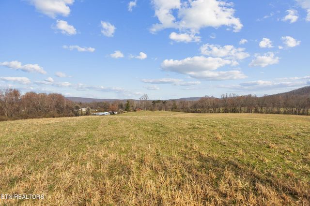 786 Swan Pond Circle Rd, Harriman, TN 37748