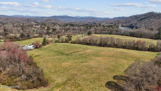 786 Swan Pond Circle Rd, Harriman, TN 37748