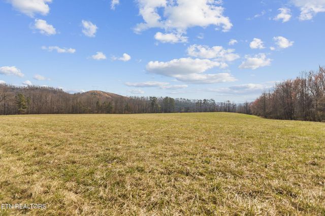 786 Swan Pond Circle Rd, Harriman, TN 37748