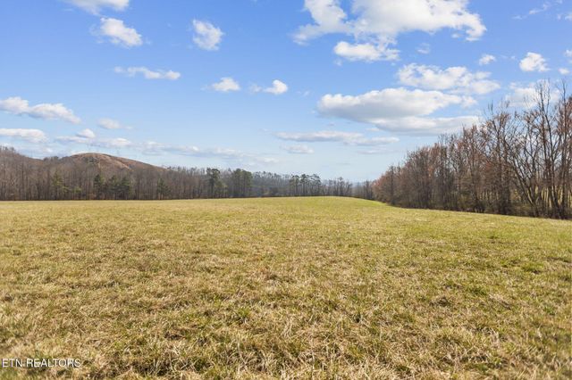 786 Swan Pond Circle Rd, Harriman, TN 37748