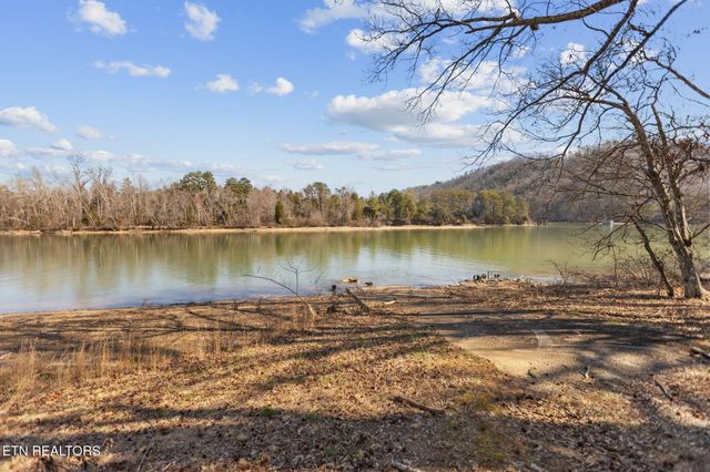 786 Swan Pond Circle Rd, Harriman, TN 37748