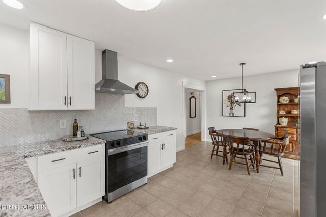 786 Swan Pond Circle Rd, Harriman, TN 37748
