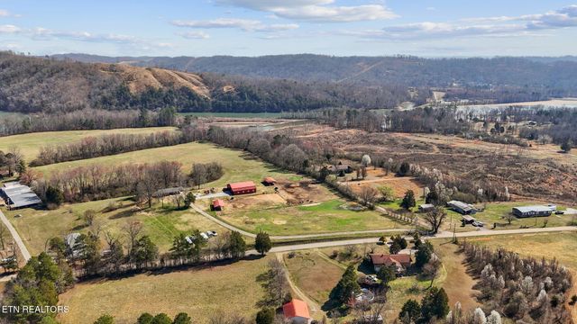 786 Swan Pond Circle Rd, Harriman, TN 37748