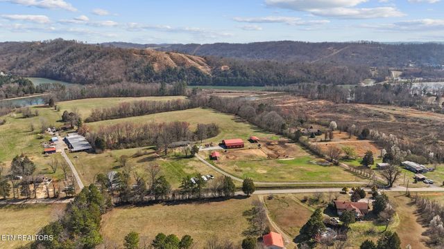 786 Swan Pond Circle Rd, Harriman, TN 37748