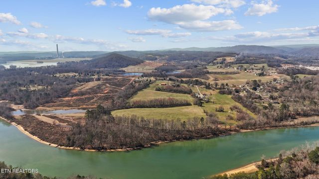 786 Swan Pond Circle Rd, Harriman, TN 37748