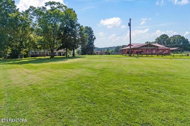 786 Swan Pond Circle Rd, Harriman, TN 37748