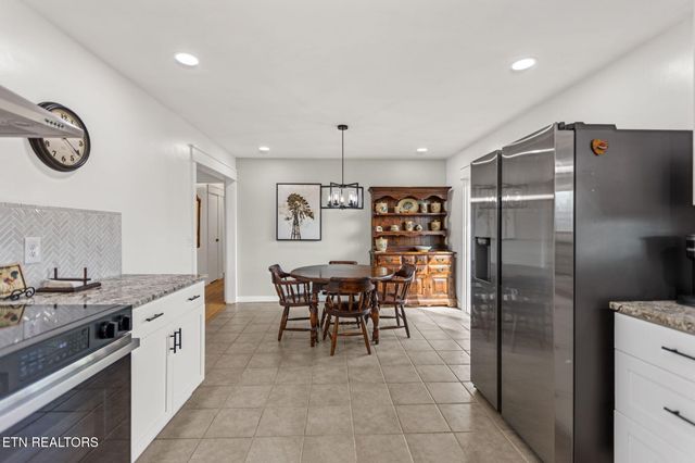 786 Swan Pond Circle Rd, Harriman, TN 37748