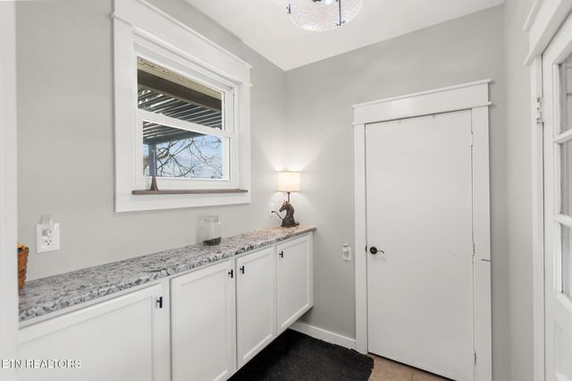 786 Swan Pond Circle Rd, Harriman, TN 37748