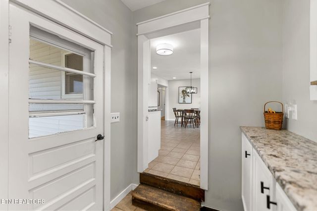 786 Swan Pond Circle Rd, Harriman, TN 37748