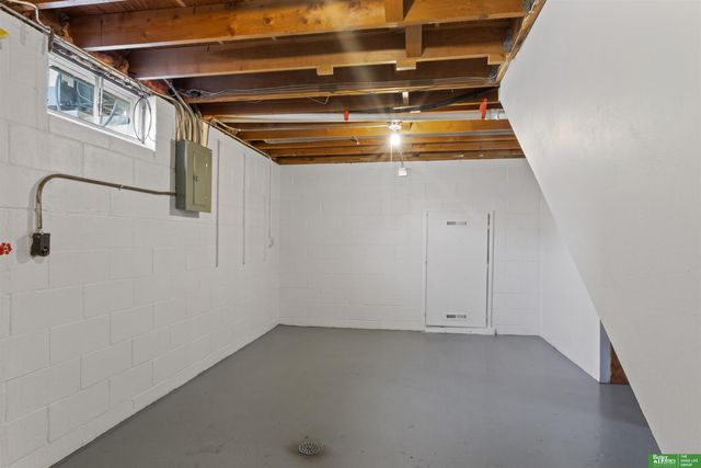 4905 N 59TH Street, Omaha, NE 68104