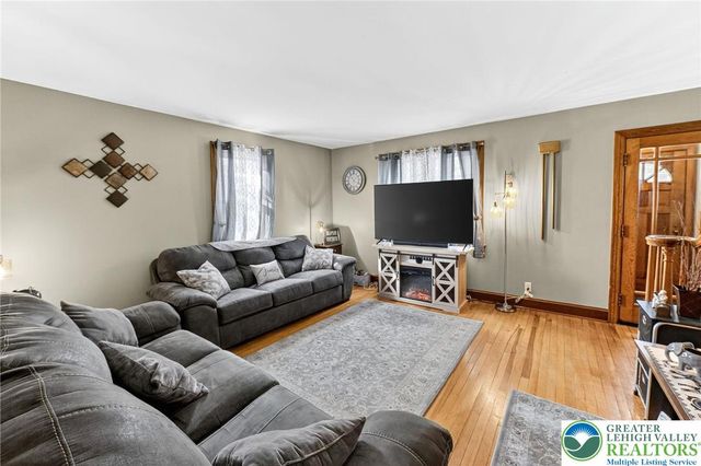 231 North Lehigh Avenue, Wind Gap Boro, PA 18091