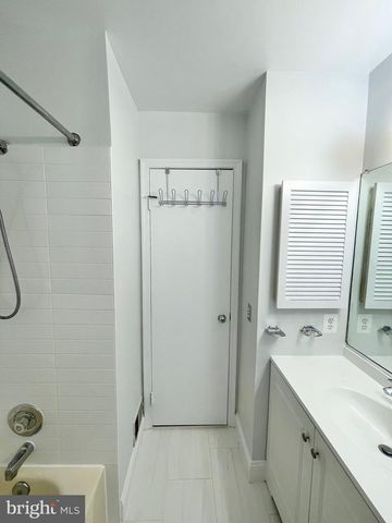 1208 W ABINGDON DR, Alexandria, VA 22314