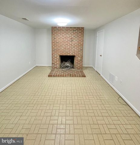 1208 W ABINGDON DR, Alexandria, VA 22314