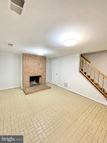 1208 W ABINGDON DR, Alexandria, VA 22314