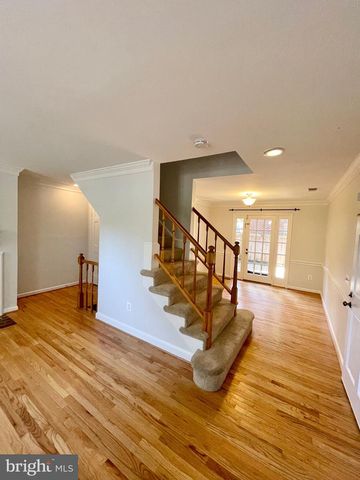 1208 W ABINGDON DR, Alexandria, VA 22314