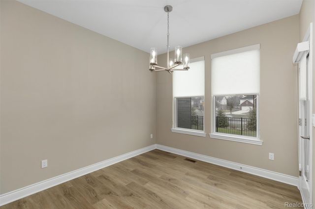 807 Balmoral Ln, Troy, MI 48085