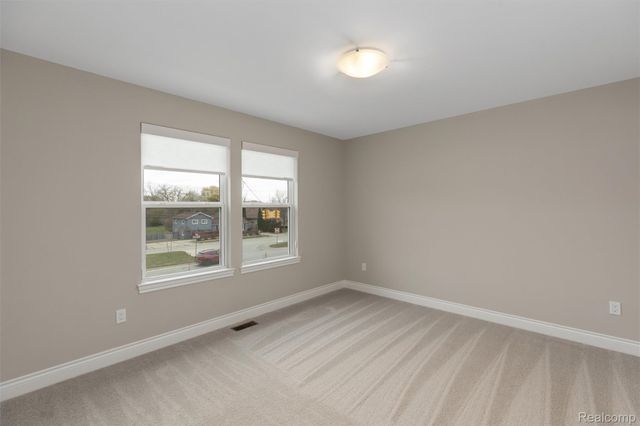 807 Balmoral Ln, Troy, MI 48085