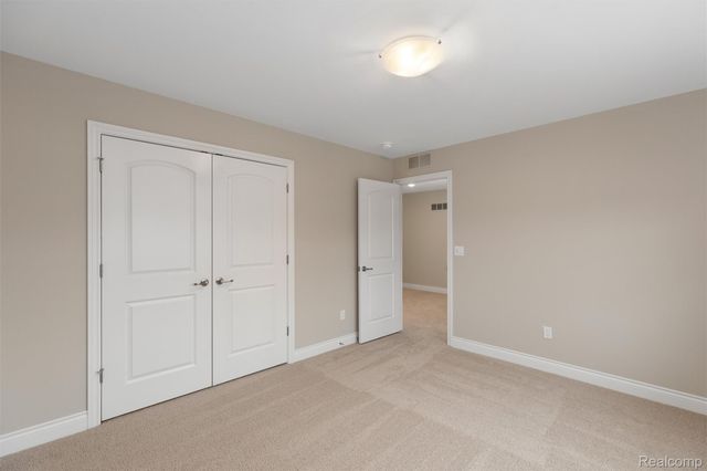 807 Balmoral Ln, Troy, MI 48085