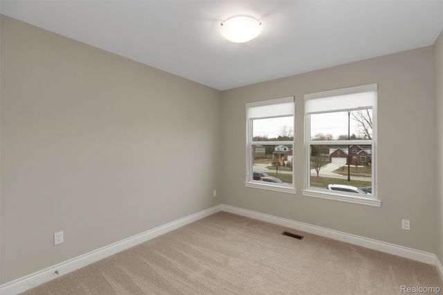 807 Balmoral Ln, Troy, MI 48085