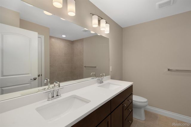807 Balmoral Ln, Troy, MI 48085