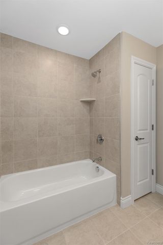 807 Balmoral Ln, Troy, MI 48085