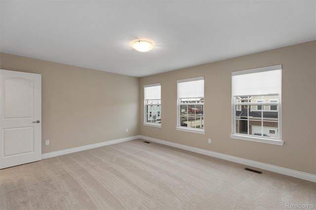 807 Balmoral Ln, Troy, MI 48085