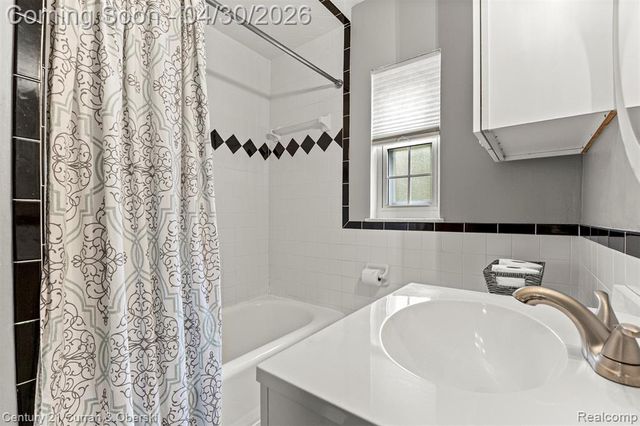 21506 Tenny Street, Dearborn, MI 48124