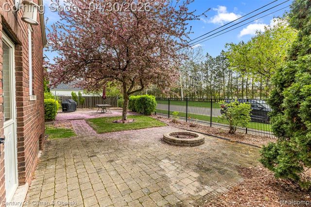 21506 Tenny Street, Dearborn, MI 48124