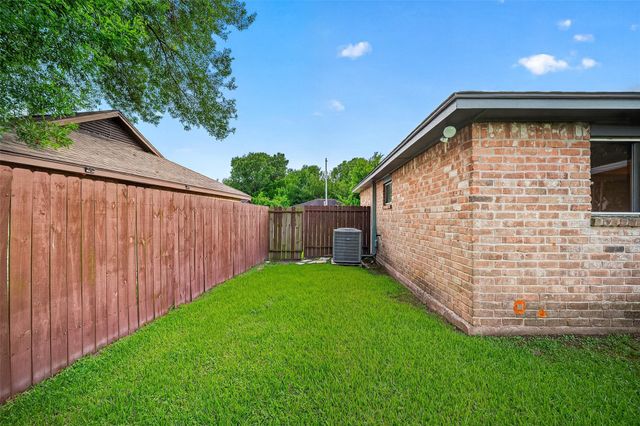 11927 Flushing Meadows Drive, Houston, TX 77089
