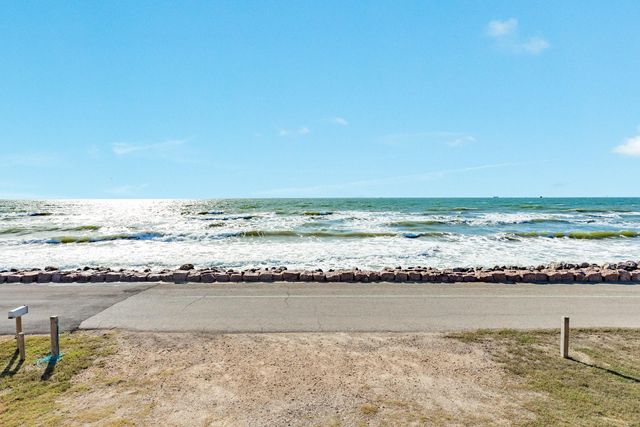 722 Beach Drive, Surfside Beach, TX 77541