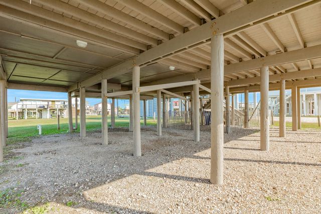 722 Beach Drive, Surfside Beach, TX 77541
