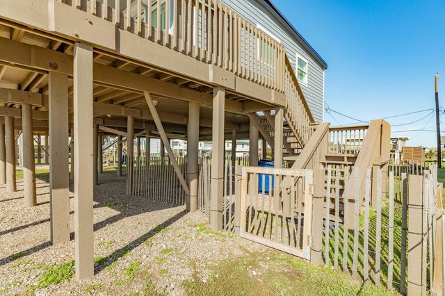722 Beach Drive, Surfside Beach, TX 77541