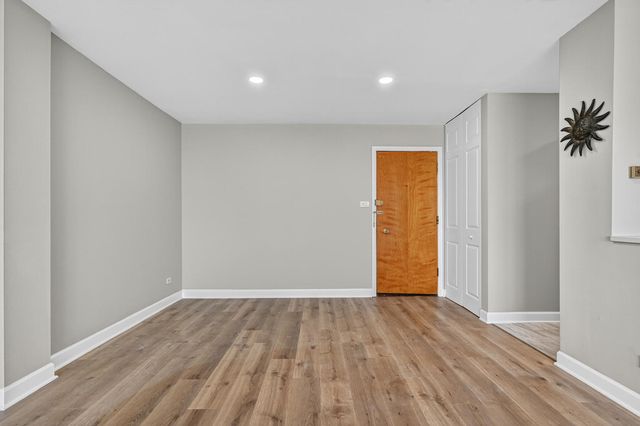 9720 S Pulaski Road 602, Oak Lawn, IL 60453