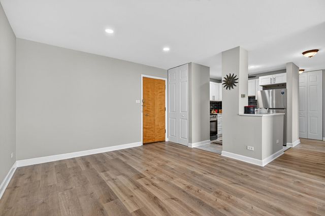 9720 S Pulaski Road 602, Oak Lawn, IL 60453