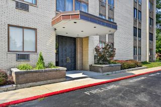 9720 S Pulaski Road 602, Oak Lawn, IL 60453