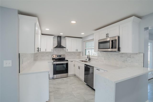 616 HIGHVIEW CIRCLE N, Brandon, FL 33510