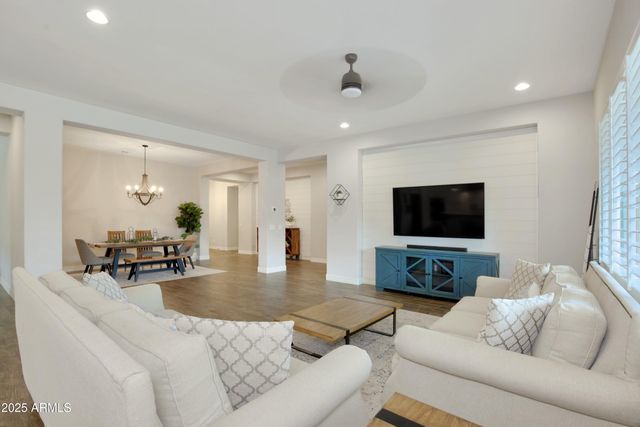 28017 N 99TH Drive, Peoria, AZ 85383