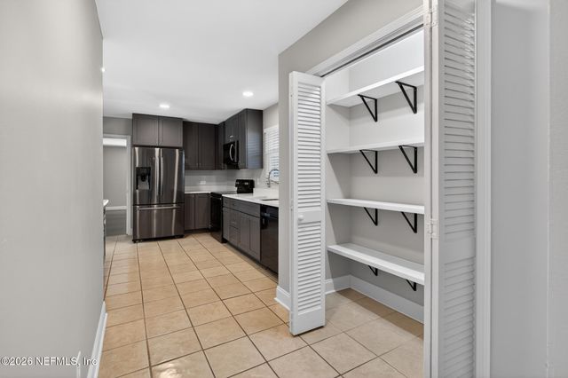 8294 COLLINS Road, Jacksonville, FL 32244