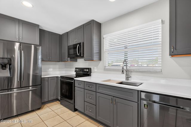 8294 COLLINS Road, Jacksonville, FL 32244