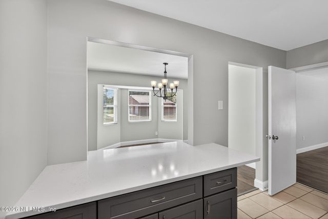 8294 COLLINS Road, Jacksonville, FL 32244