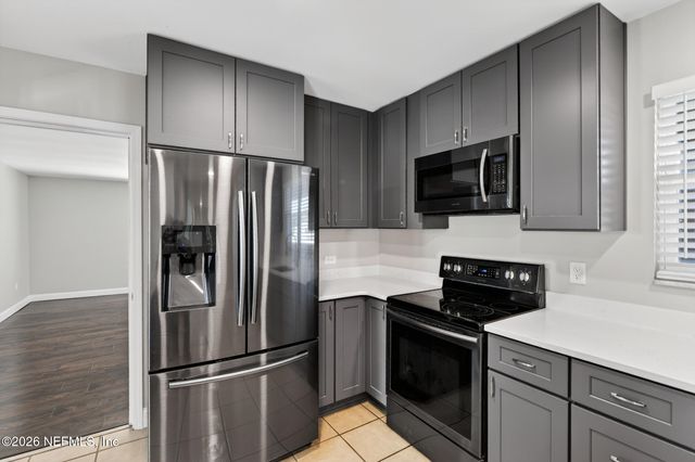 8294 COLLINS Road, Jacksonville, FL 32244