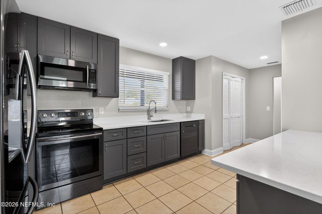 8294 COLLINS Road, Jacksonville, FL 32244